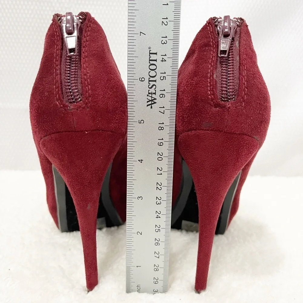 Heart in D cranberry colored suede zip back almond toe bootie women size 7
